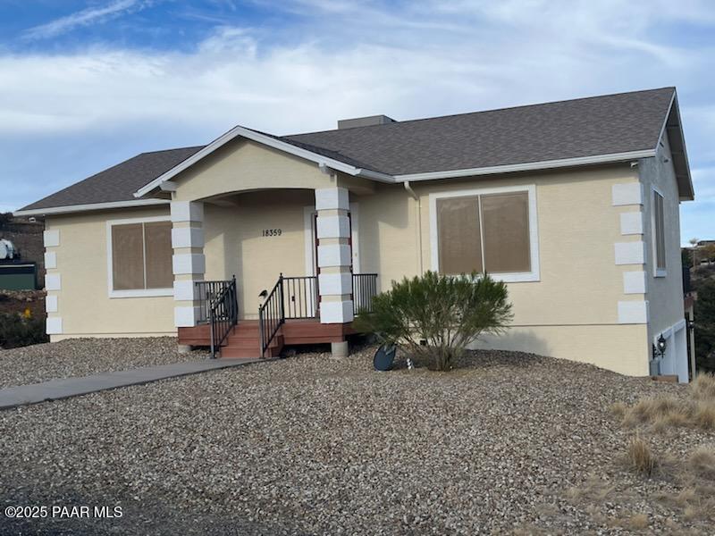 view of front of property with stucco siding