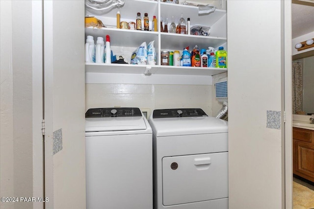 333 W Leroux St Unit D4, Prescott, AZ 86303 - laundry area with washing machine and dryer