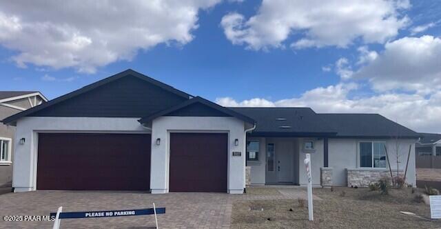 view of front of property featuring a garage