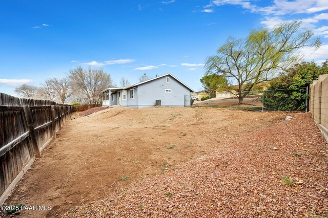 view of front of home with a fenced backyard