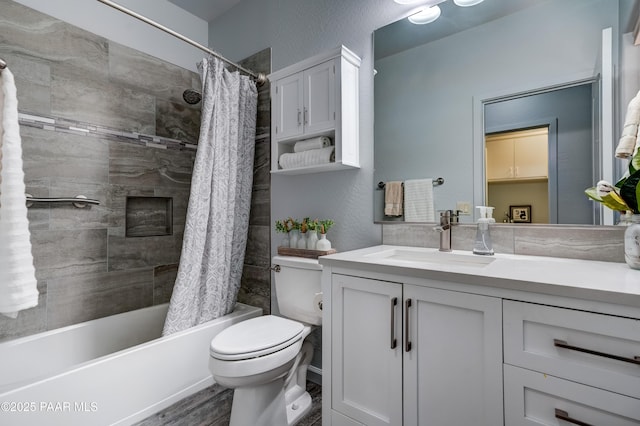 7506 E Roaring Canyon Rd, Prescott Valley, AZ 86315 - bathroom featuring vanity, shower / bath combination with curtain, and wood finished floors
