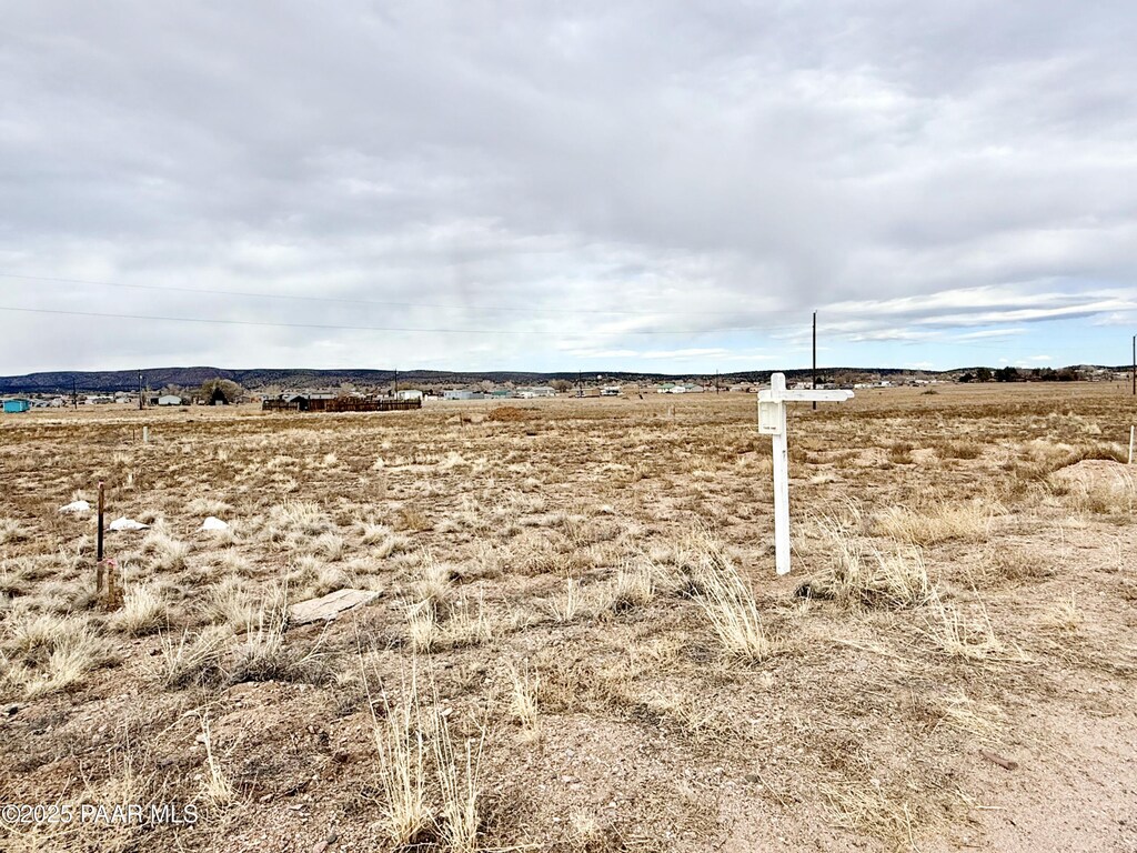 360 W Hawaii Rd, Paulden, AZ 86334 - photo 3