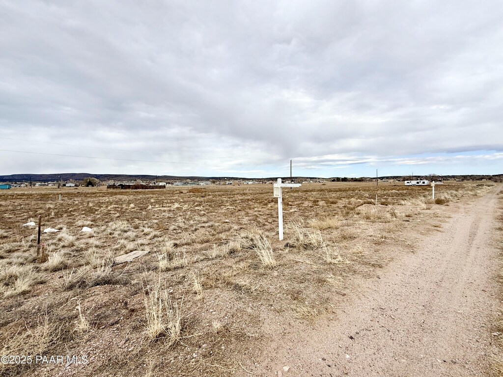 360 W Hawaii Rd, Paulden, AZ 86334 - photo 2