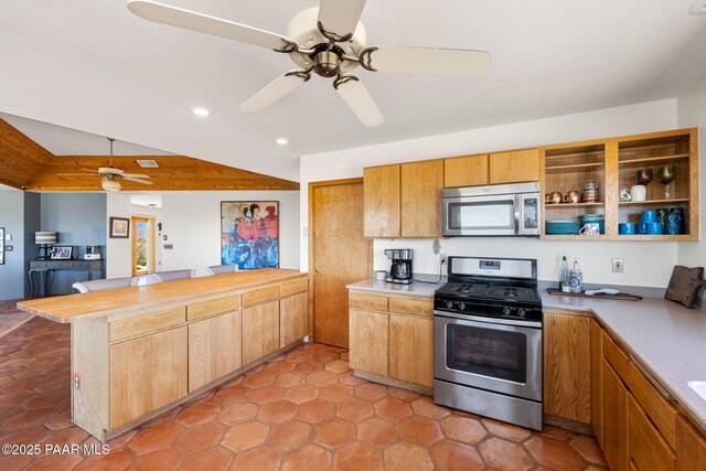 kitchen featuring recessed lighting, stainless steel appliances, a ceiling fan, a peninsula, and light countertops