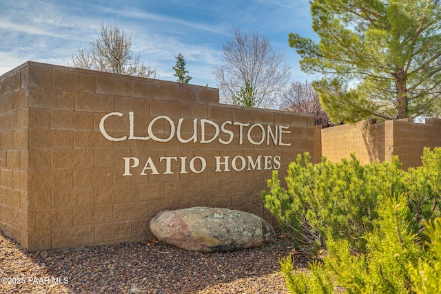 view of community / neighborhood sign