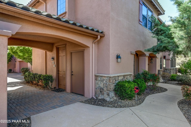 1716 Alpine Meadows Ln Unit 1402, Prescott, AZ 86303 - entrance to property featuring stucco siding, stone siding, and a tile roof