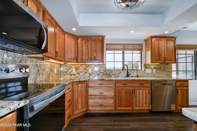 285 E Crestwood, Prescott, AZ 86303 - kitchen featuring dark wood finished floors, a tray ceiling, a sink, and appliances with stainless steel finishes