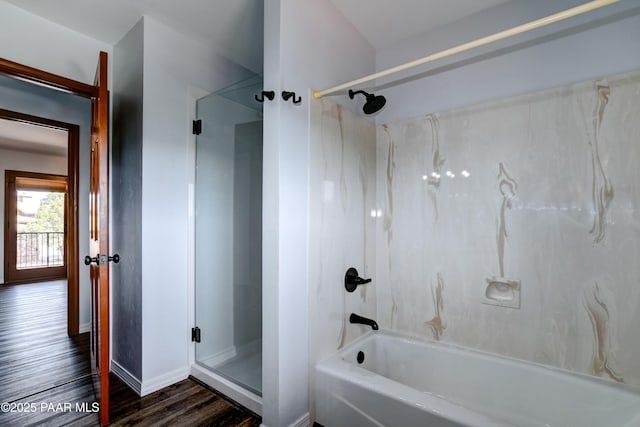 285 E Crestwood, Prescott, AZ 86303 - full bath with wood finished floors and shower / tub combination