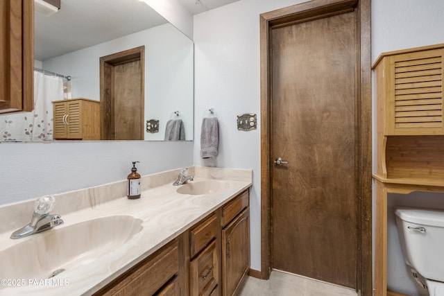 225 Sierra Rd, Sedona, AZ 86336 - full bath with toilet and double vanity