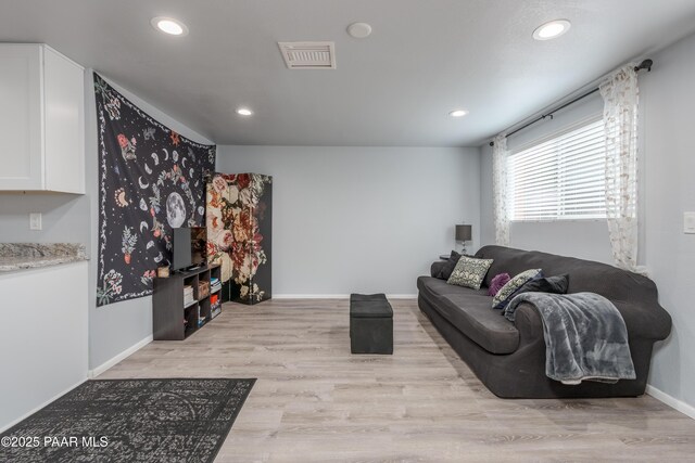 225 Sierra Rd, Sedona, AZ 86336 - living area featuring recessed lighting, light wood finished floors, and baseboards