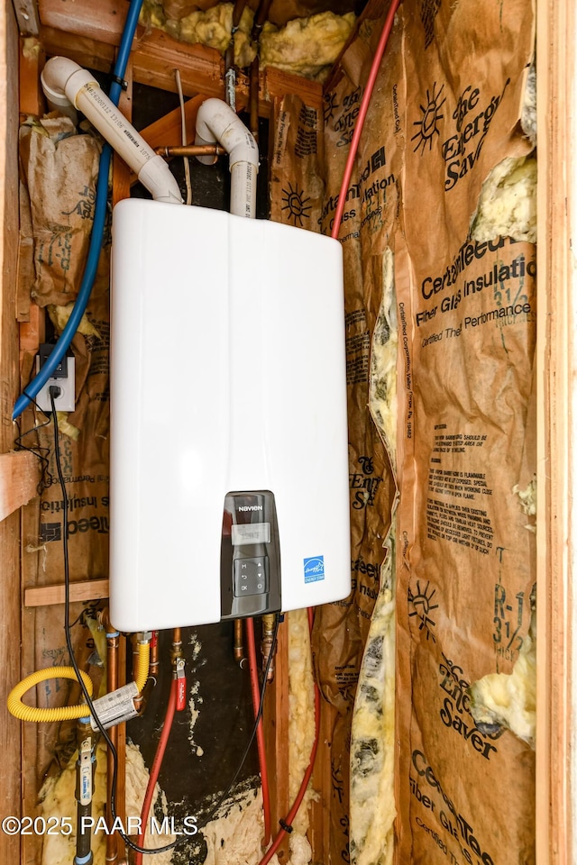 24585 N Catalina St, Paulden, AZ 86334 - utility room with water heater