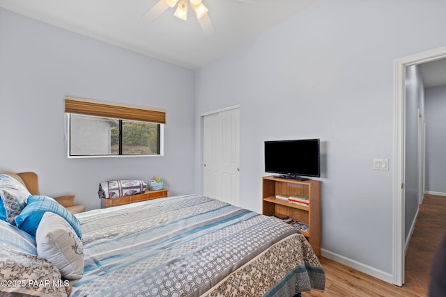 bedroom featuring wood finished floors, baseboards, a closet, and ceiling fan