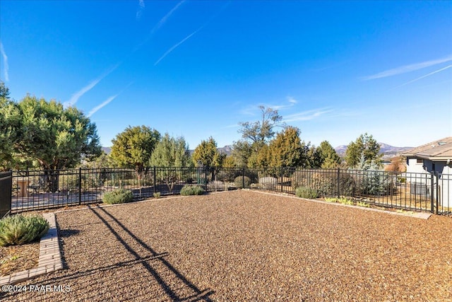 view of yard with a mountain view