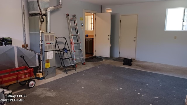 3035 Hozoni Rd, Prescott, AZ 86305 - garage featuring heating unit