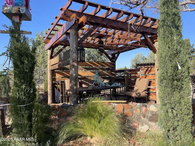 view of yard with a pergola