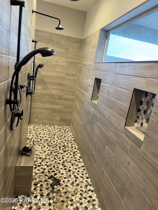 bathroom featuring tiled shower