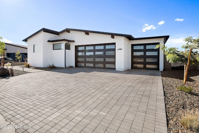 view of front facade featuring a garage