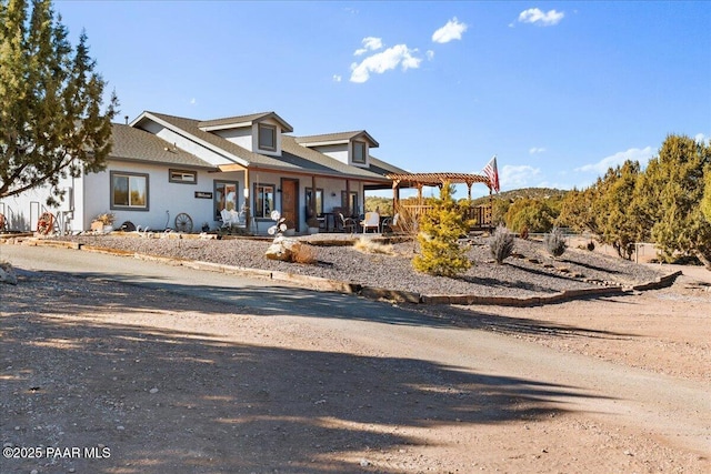 view of front of property featuring a pergola