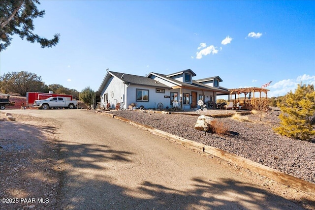 view of front of property featuring a pergola