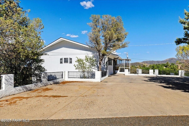 1287 N Lois Dr, Prescott, AZ 86301 - view of front facade featuring a mountain view