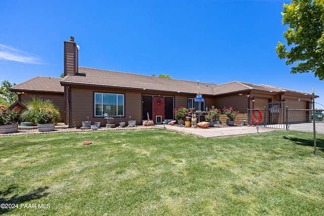 view of front facade featuring a front yard