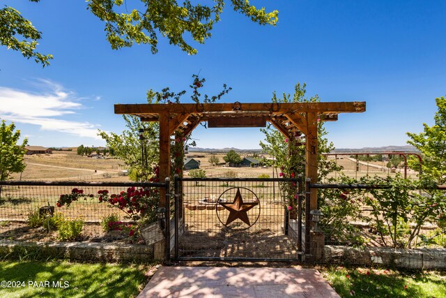 view of gate featuring a rural view