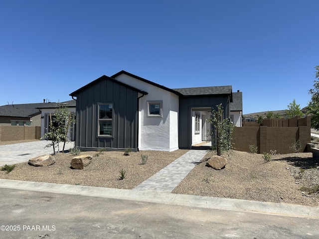 3205 Willow Butte Cir, Prescott, AZ 86301 - ranch-style home featuring board and batten siding