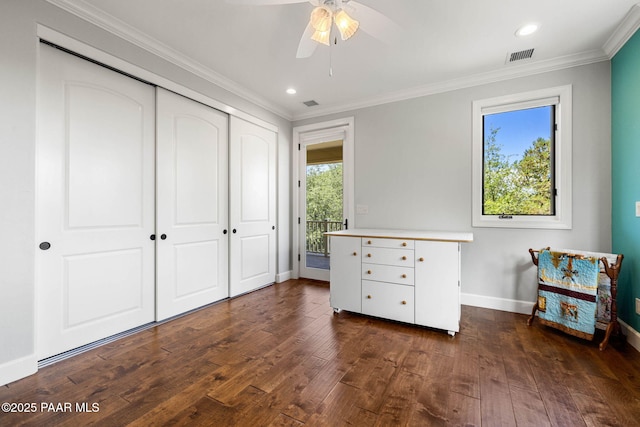 2469 W Post Oak Dr, Prescott, AZ 86305 - bedroom with dark wood-style flooring, a closet, crown molding, recessed lighting, and a ceiling fan