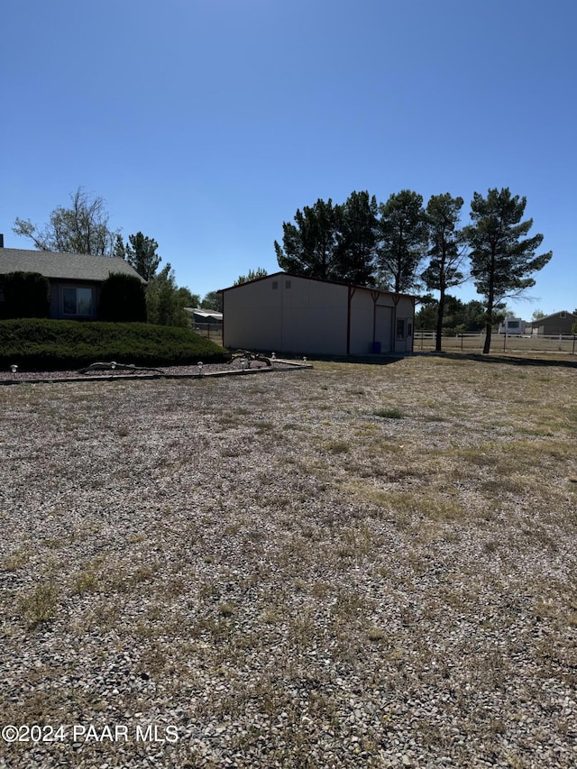 view of yard with an outdoor structure