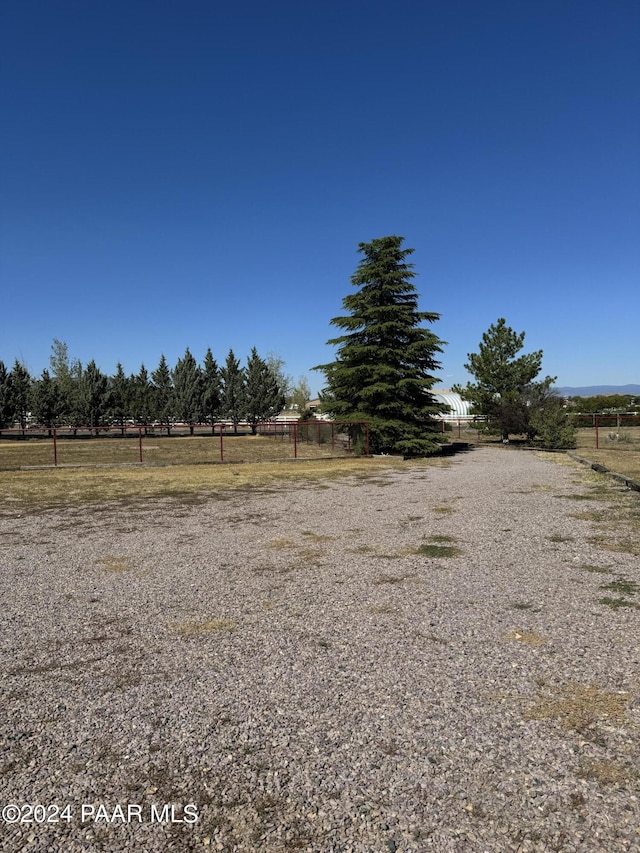 view of yard featuring a rural view