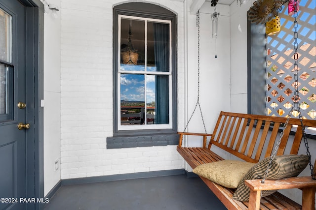 property entrance featuring a porch