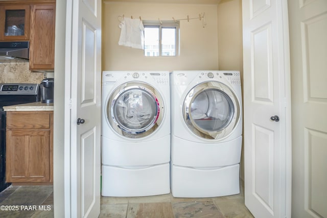 1101 S Milton Ave, Prescott, AZ 86303 - laundry area featuring washing machine and dryer and stone finish flooring
