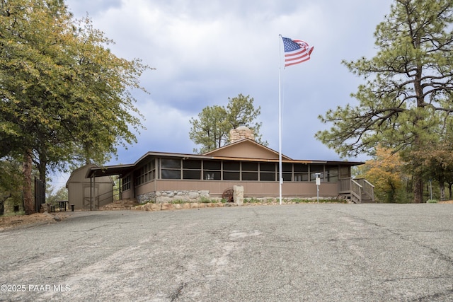 1101 S Milton Ave, Prescott, AZ 86303 - view of front of property featuring a sunroom, driveway, and a chimney