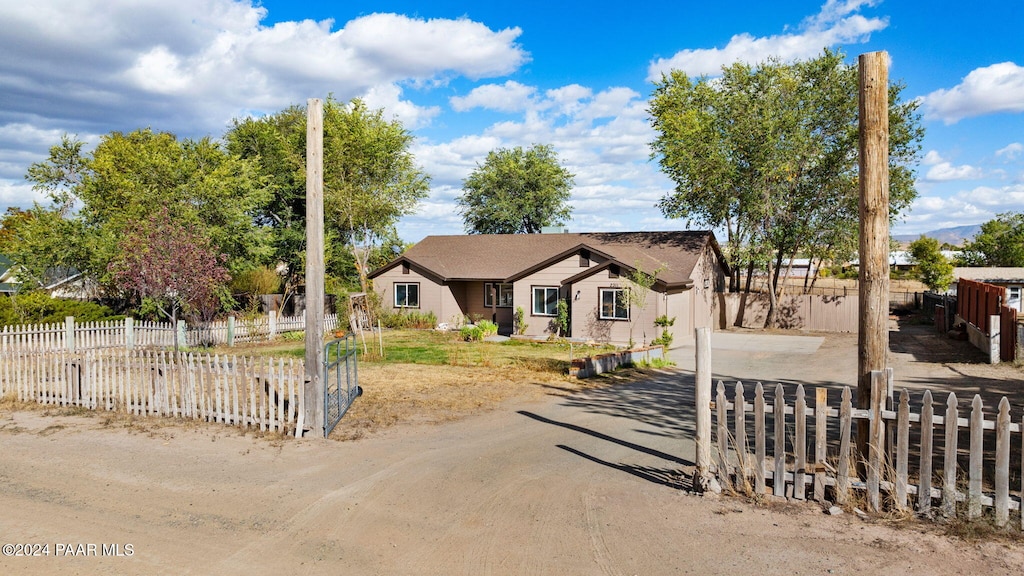 view of front of property