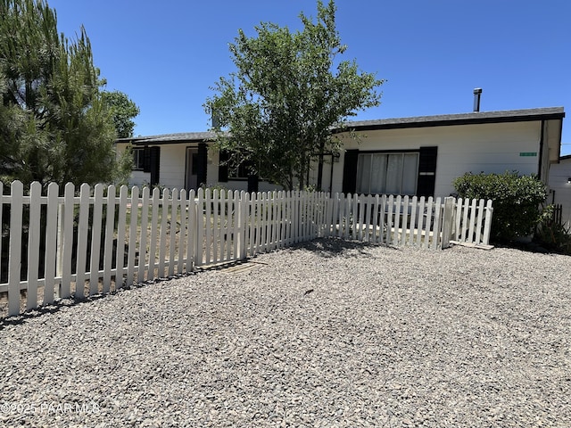 2532 Huron St, Dewey-Humboldt, AZ 86329 - view of front facade with a fenced front yard