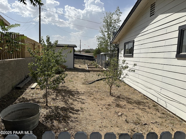 2532 Huron St, Dewey-Humboldt, AZ 86329 - view of yard with an outbuilding