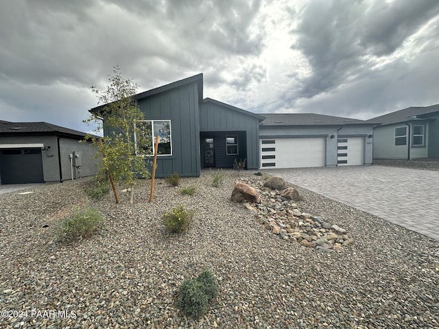 view of front facade with a garage