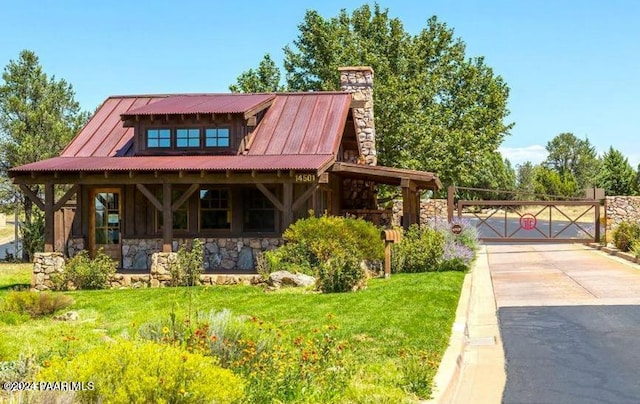 view of front of house featuring a front lawn