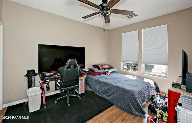 bedroom with hardwood / wood-style flooring and ceiling fan