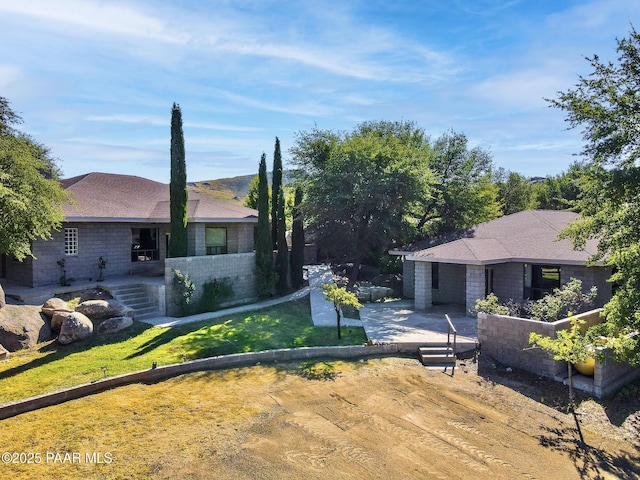 22891 S Lakewood Dr, Yarnell, AZ 85362 - view of front of house with a shingled roof and a front lawn