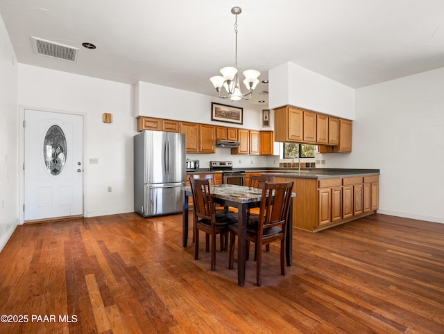 22891 S Lakewood Dr, Yarnell, AZ 85362 - dining area featuring baseboards, a notable chandelier, dark wood-style flooring, and visible vents