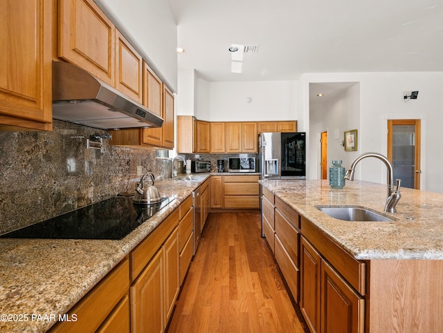 22891 S Lakewood Dr, Yarnell, AZ 85362 - kitchen with a sink, stainless steel appliances, under cabinet range hood, and wood finished floors