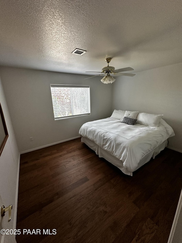 4433 N La Jolla Cir, Prescott Valley, AZ 86314 - bedroom featuring dark wood-style flooring, a textured ceiling, and a ceiling fan