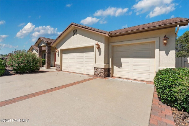 view of front facade featuring a garage