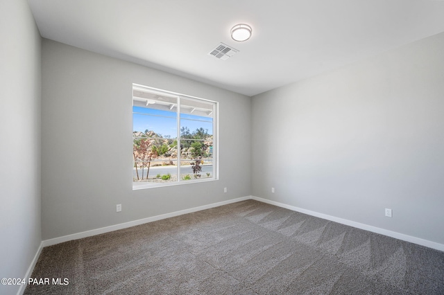 unfurnished room featuring baseboards, visible vents, and carpet floors