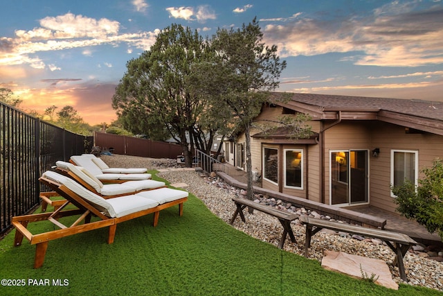 view of yard at dusk