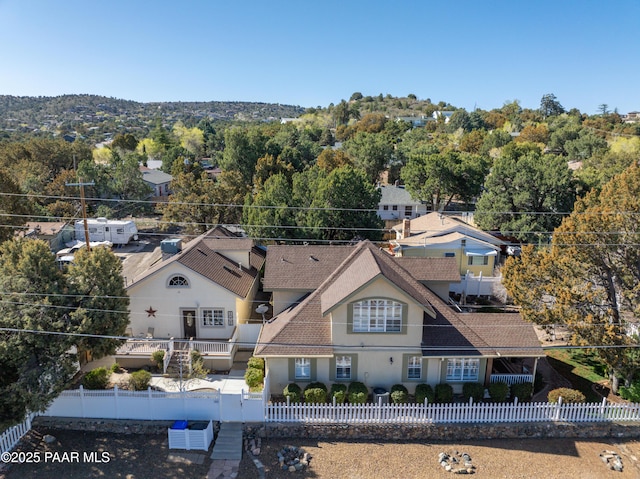 205 S Arizona Ave, Prescott, AZ 86303 - kitchen with visible vents, vaulted ceiling, black appliances, custom range hood, and backsplash