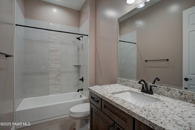 1438 W Anne Marie Dr, Chino Valley, AZ 86323 - full bath featuring vanity, shower / bathtub combination, and wood finished floors