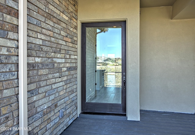 property entrance with stucco siding