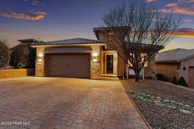 view of front facade featuring a garage